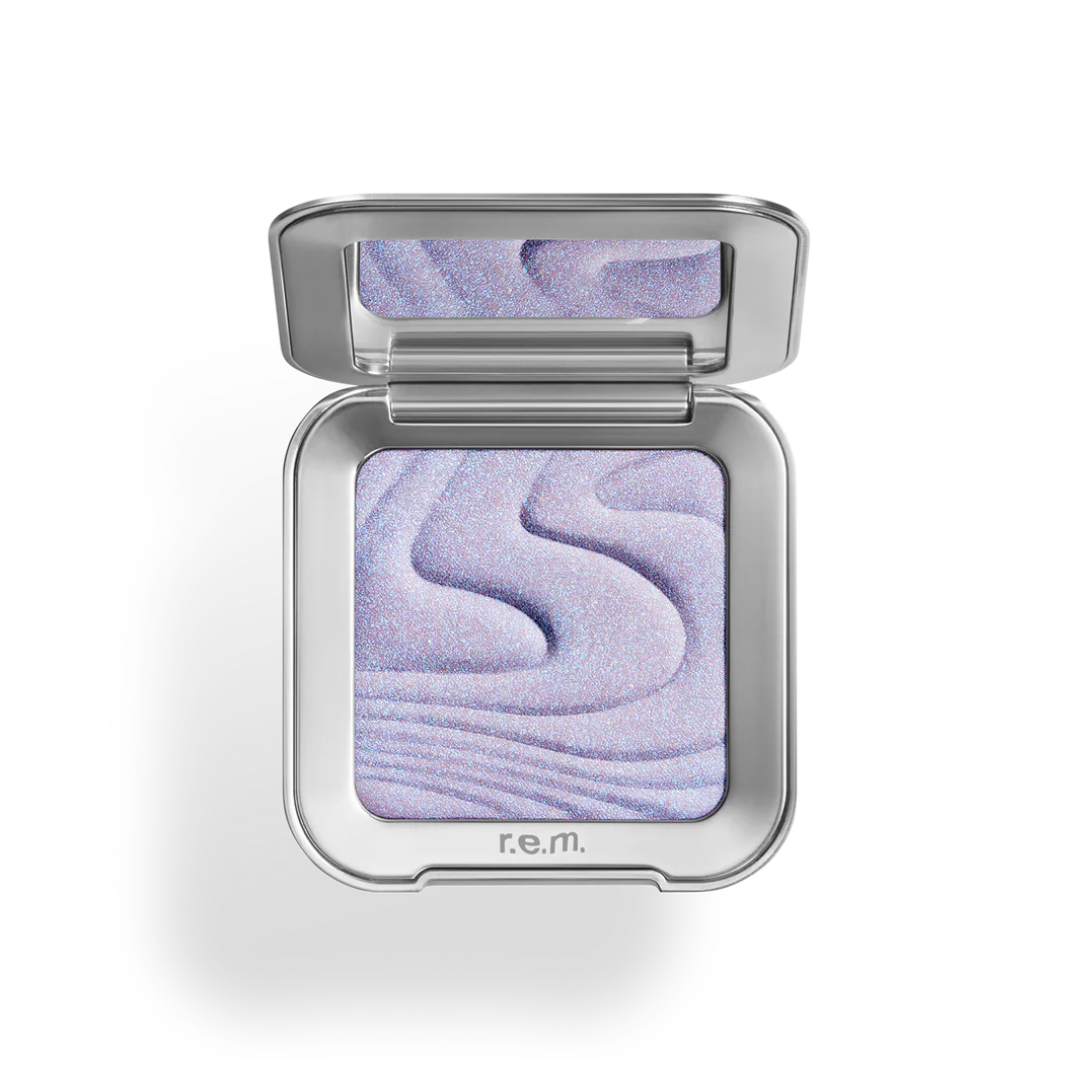 r.e.m beauty Interstallar highlighter Topper Miss Neptune